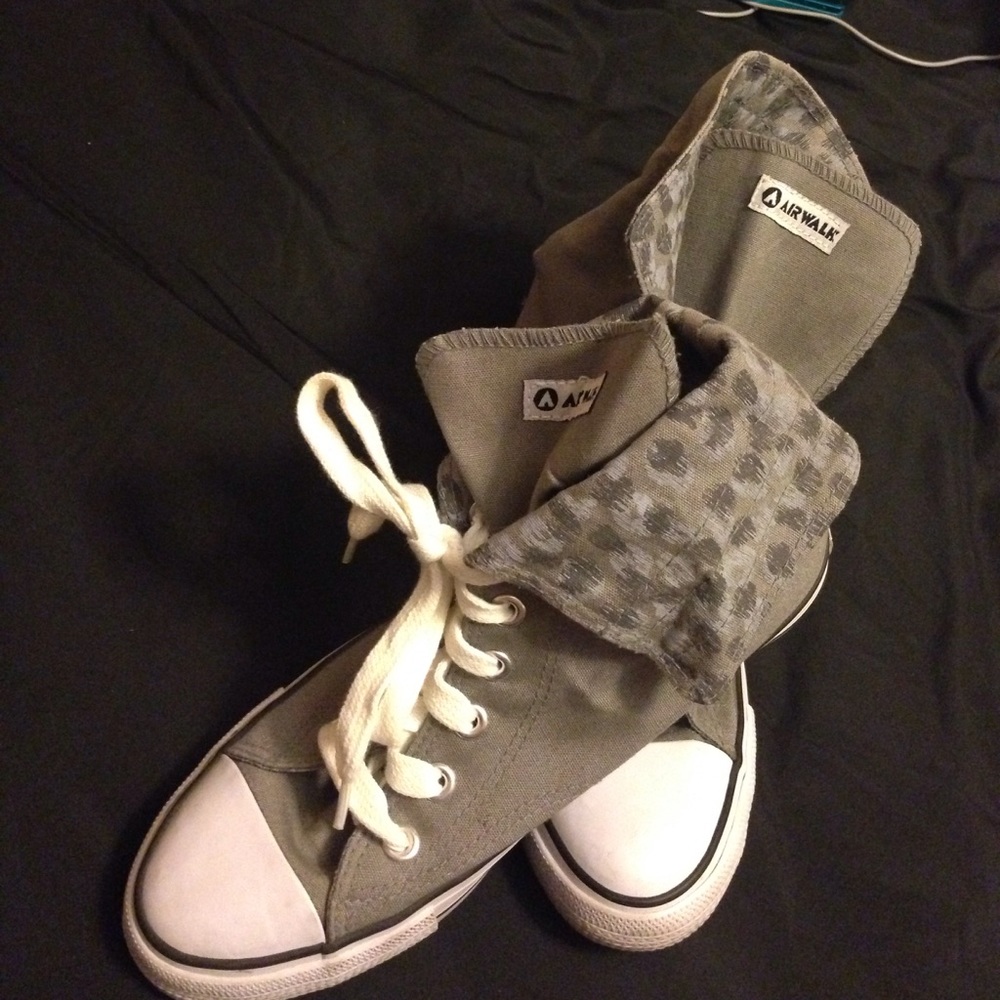 AIRWALK high top, gently used, like new. - Picture 4 of 4
