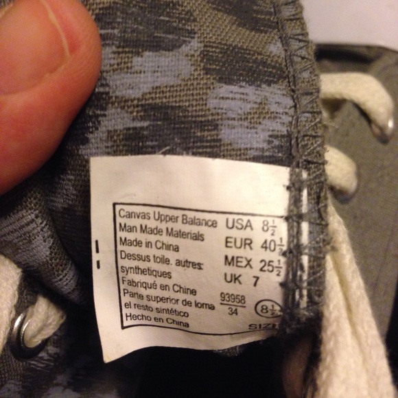 AIRWALK high top, gently used, like new. - Picture 3 of 4