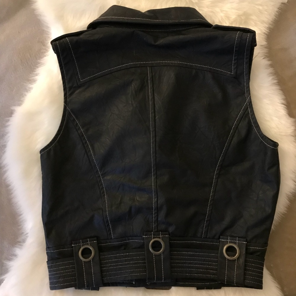 ✨Host Pick✨ Faux Leather Moto Vest - Picture 4 of 8
