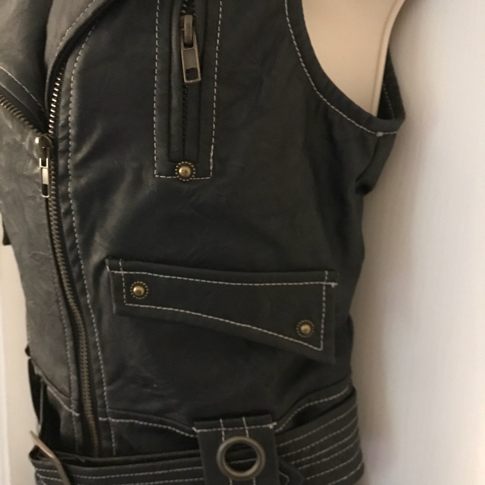 ✨Host Pick✨ Faux Leather Moto Vest - Picture 6 of 8