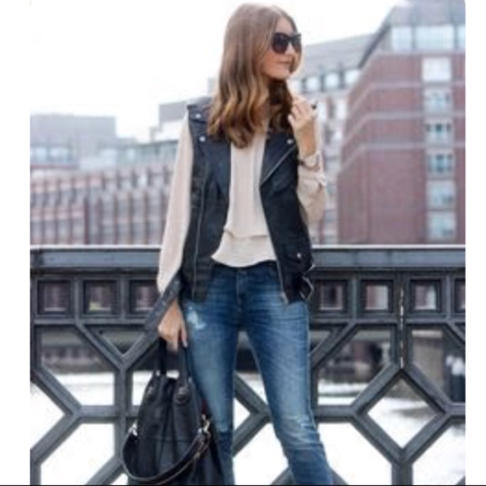 ✨Host Pick✨ Faux Leather Moto Vest - Picture 2 of 8