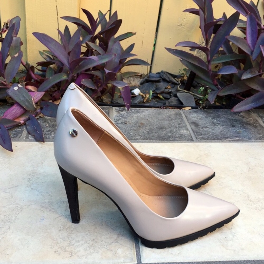 Calvin Klein Brady Tan Pointy Leather Pumps Sz 8.5