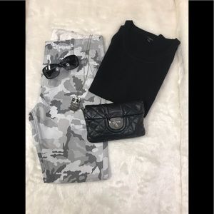 Levi’s white tab camouflage chino pants size 30