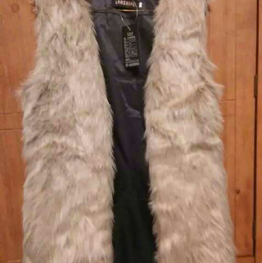 Fur vest with pockets.