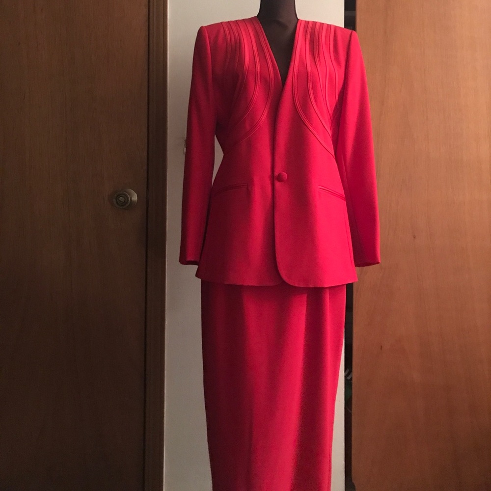 Sharp two piece red suite