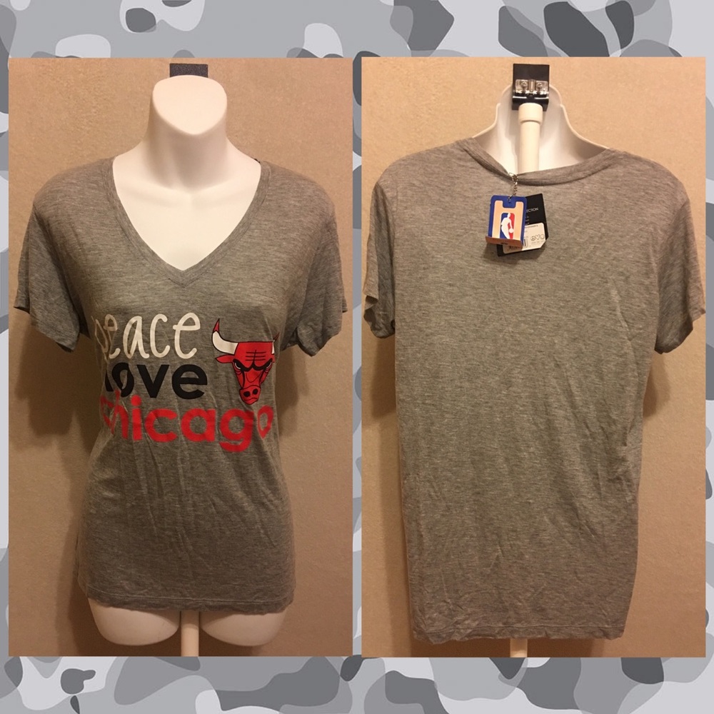 (S) NWT NBA Chicago Bulls Peace Love World V Neck