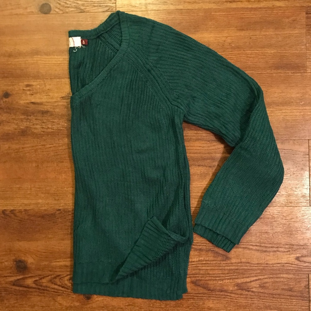 Green V-Neck Long Sleeve Sweater