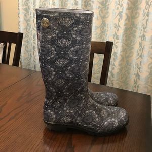UGG Shaye Bandana Rain boots