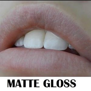 BUNDLE OF 4!! LipSense 👄 Matte Gloss 👄 NWT