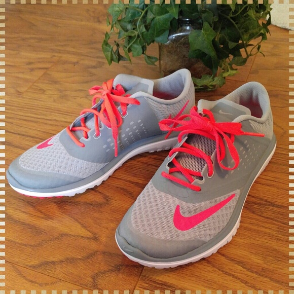 🆕🎉Size 7 Nike Runners NIB (last 1) - Picture 3 of 3