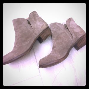 Adorable Lucky Brand suede booties with heel