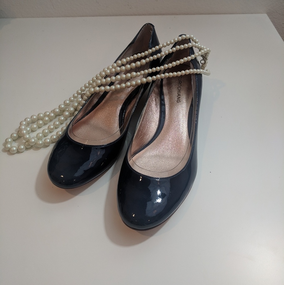 Arturo Chiang navy color pumps sz 8.5