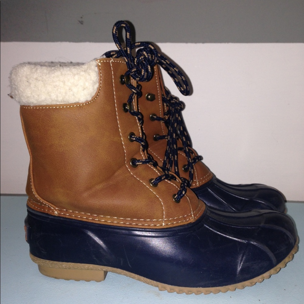 Duck boots