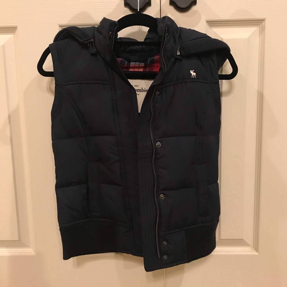 Abercrombie Kids  XL Navy Puffer Vest