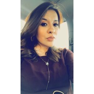 Meet your Posher, Yaneth