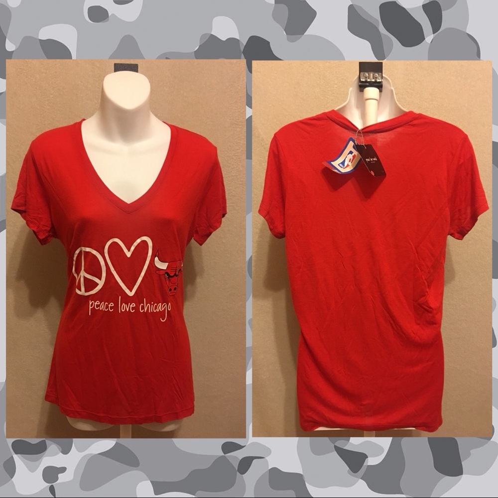 (S) NWT NBA Chicago Bulls Peace Love World V Neck