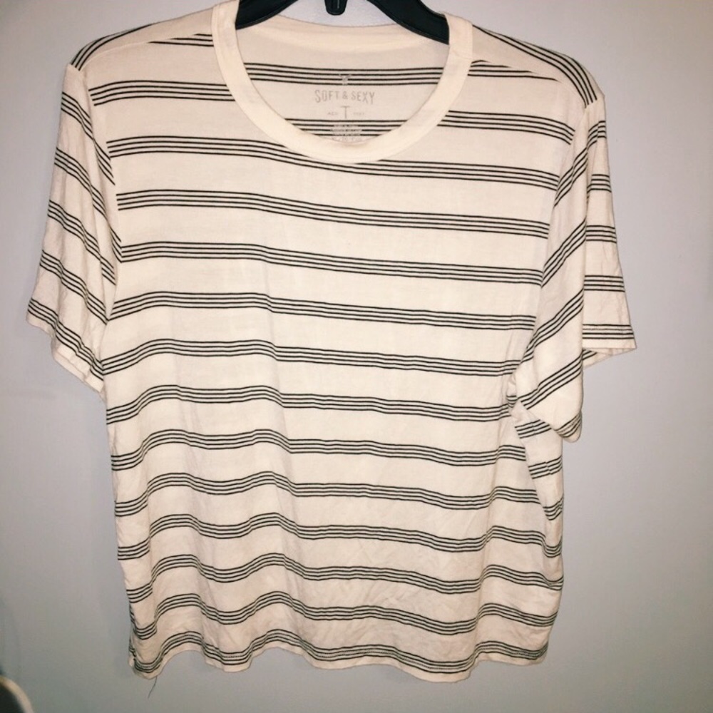 **SOLD** AE Soft & Sexy T-Shirt