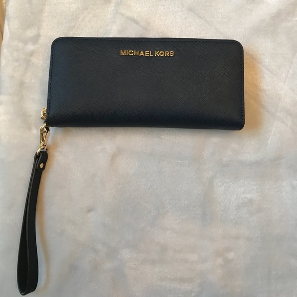 Michael Kors Handbags - Michael Kors jet set wallet
