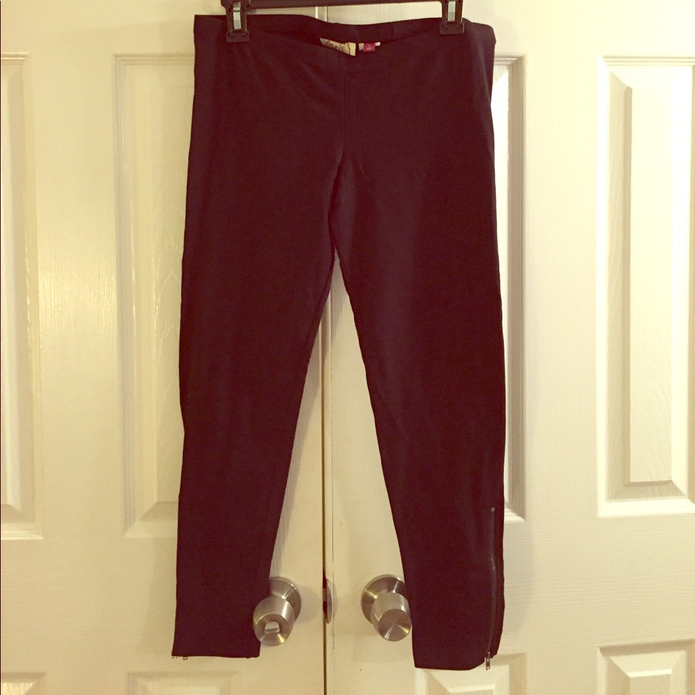 Black leggings with zip up bottom new with tags