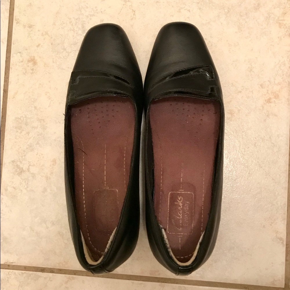 Clarks women low heel/pump