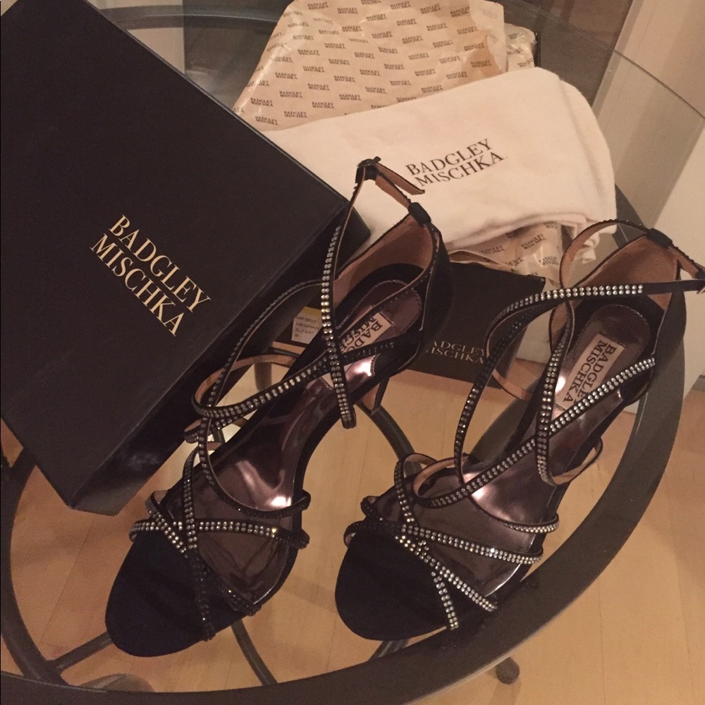 Badgley Mischka black strappy pumps