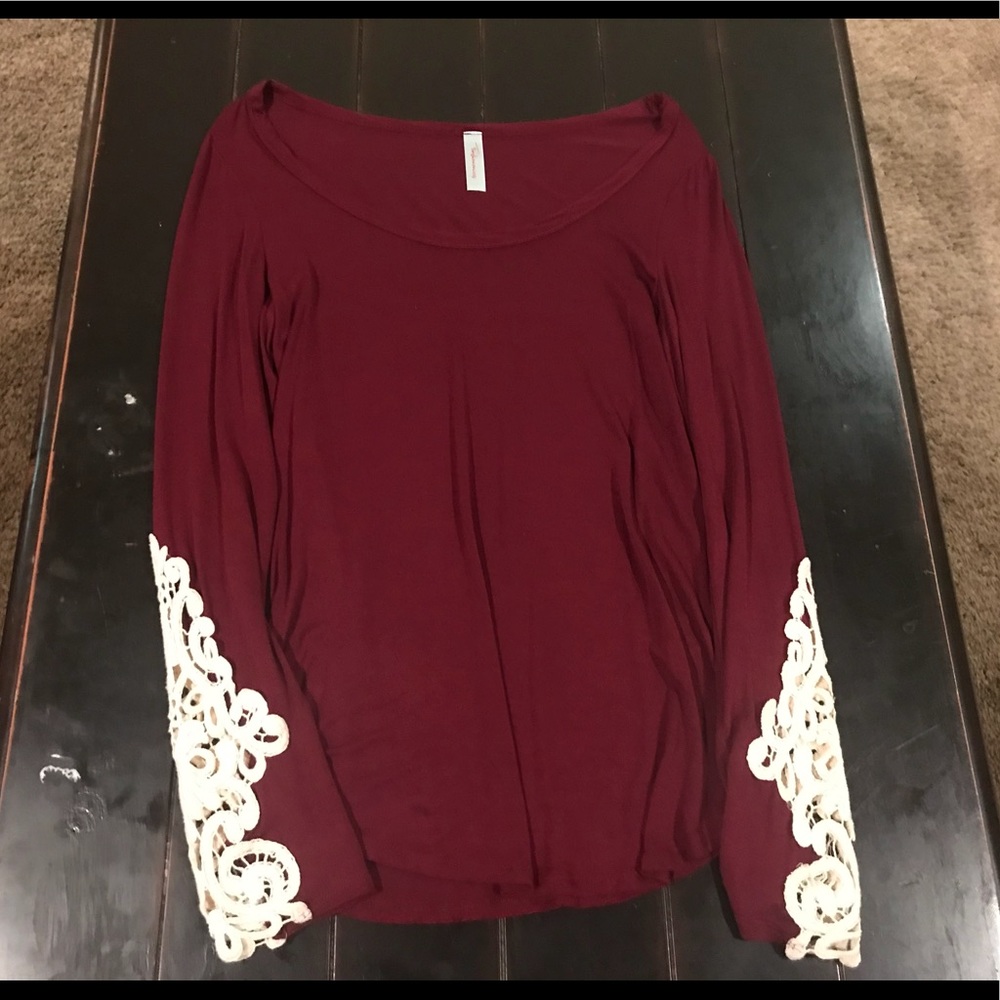 Women’s long sleeved top with cut out lace sleeves