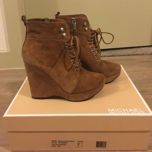 Michael Kors Jada bootie in Luggage Suede