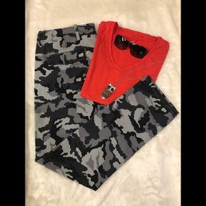 🔥HOST PICK🔥Levi’s camouflage chino pants sz 32