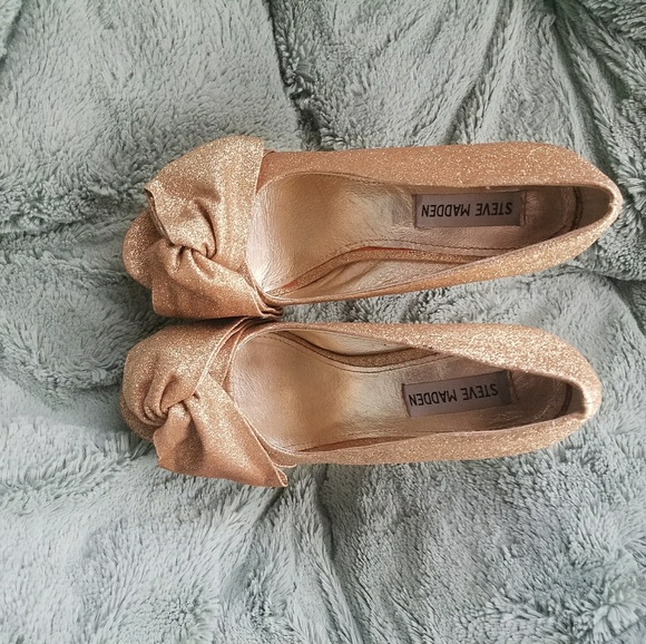 Gold Steve Madden Heels *Make an offer* - Picture 3 of 5