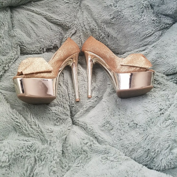 Gold Steve Madden Heels *Make an offer* - Picture 4 of 5