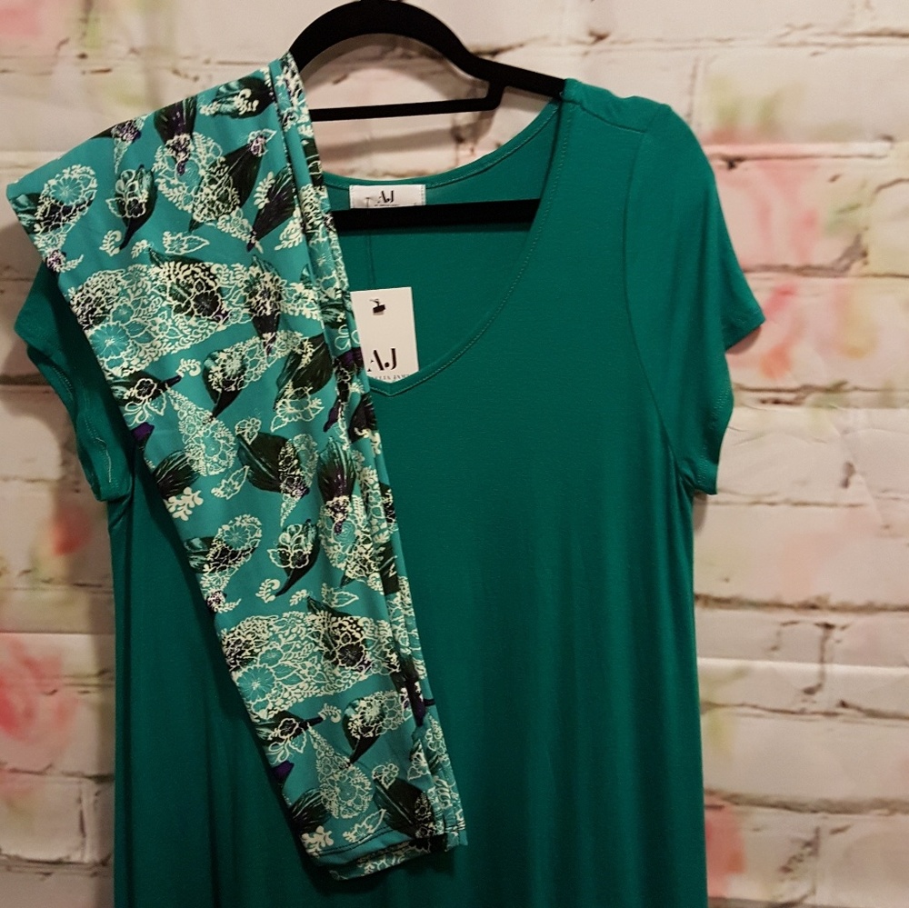 One Size Leggings? & Large Top $50