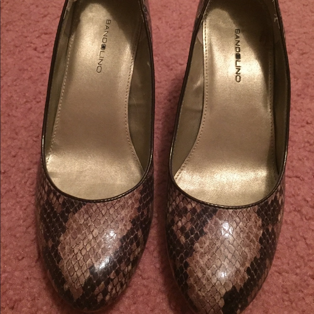 Heels with snake pattern