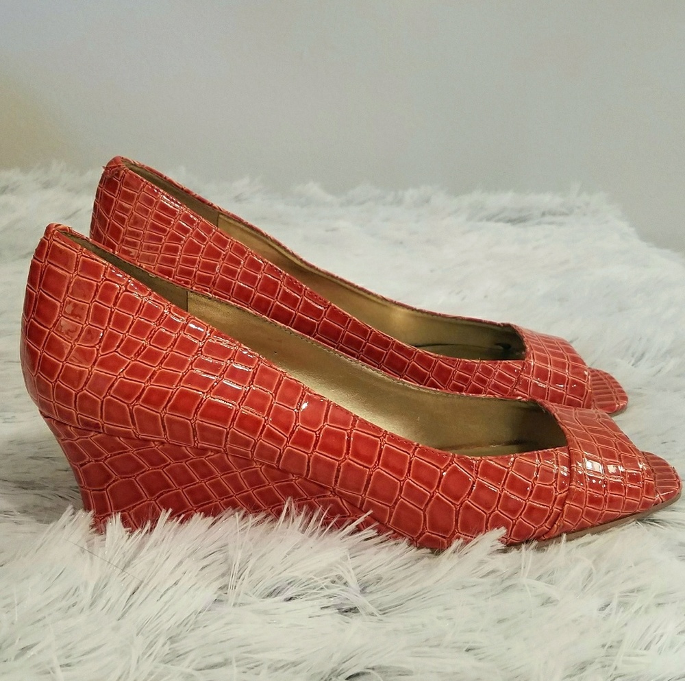 Bandolino Open Toed Orange Wedges