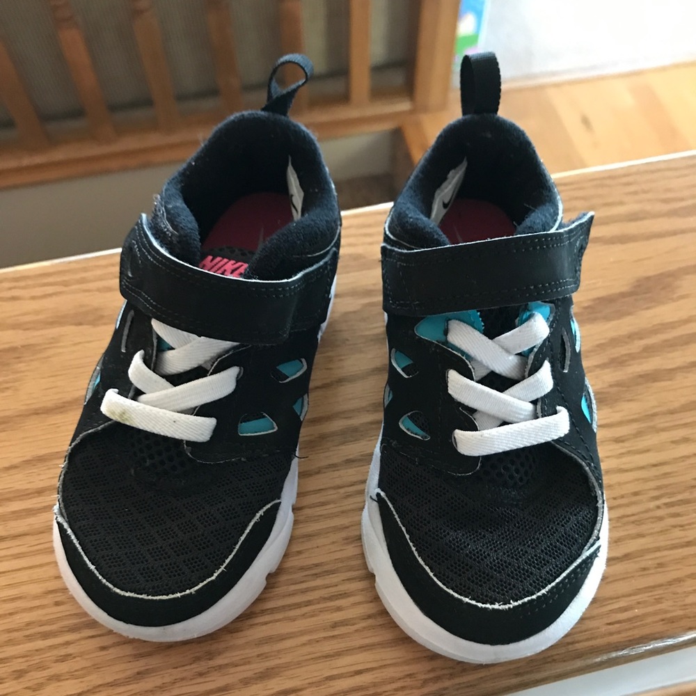Little Girls/toddler Nike sneakers