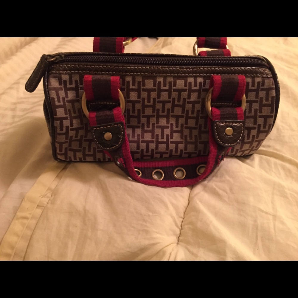 Tommy Hilfiger barrel bag