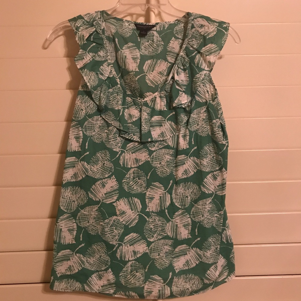 Banana republic ruffled tank top
