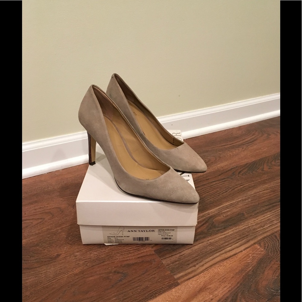 Ann Taylor Grey Suede Pump
