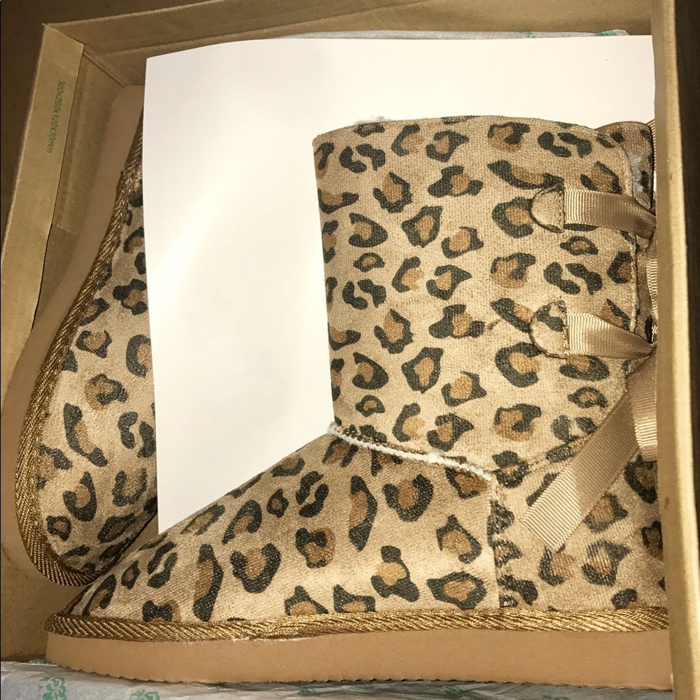 🎀 Leopard print boots w/ ribbons 🎀