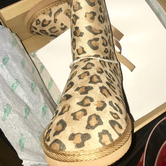 🎀 Leopard print boots w/ ribbons 🎀 - Picture 3 of 5