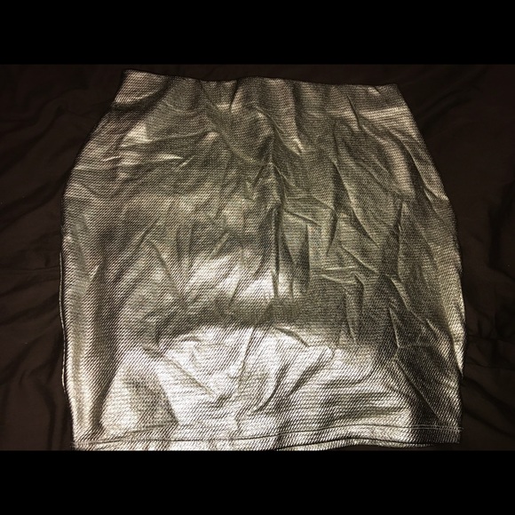 Metallic Gold Skirt - Picture 3 of 3