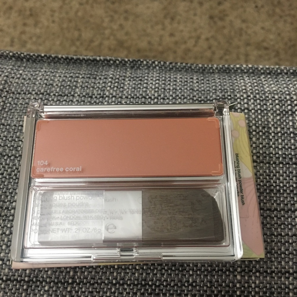 Brand new Clinique blushing blush set