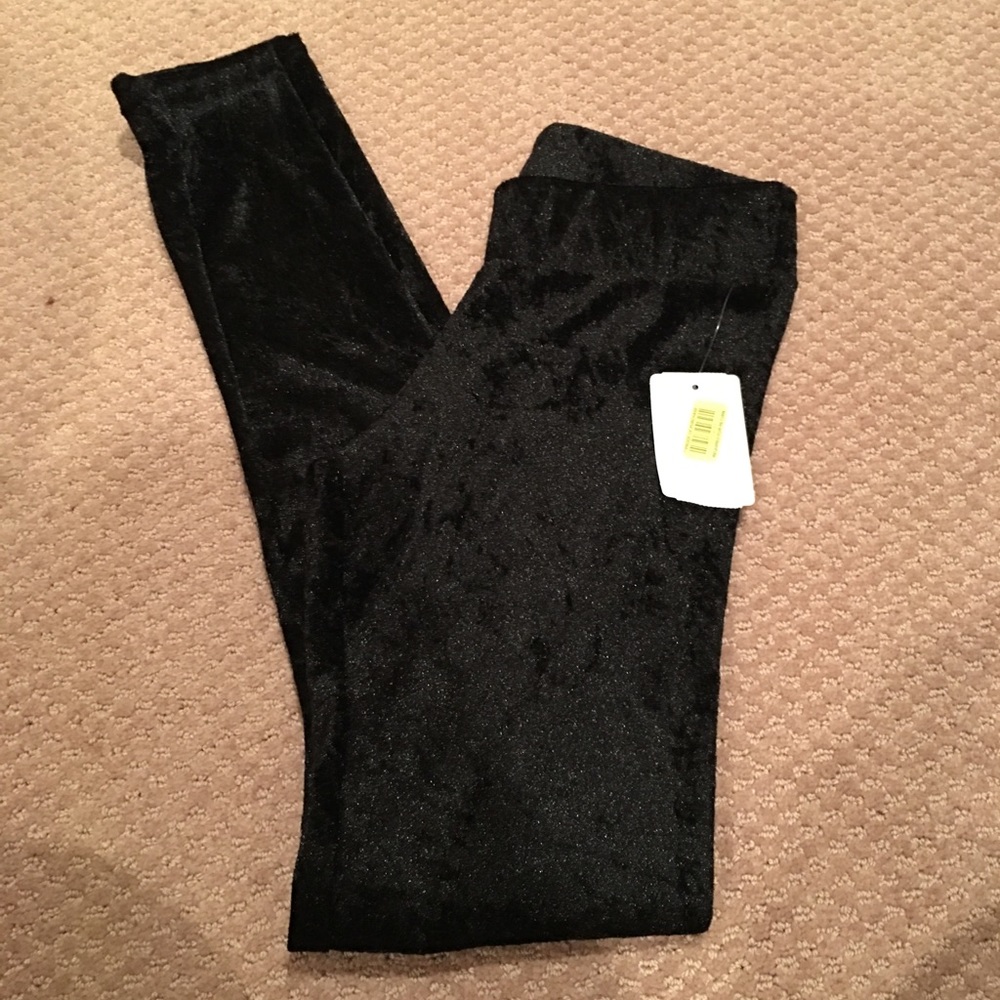 NWT Dillard’s velvet leggings