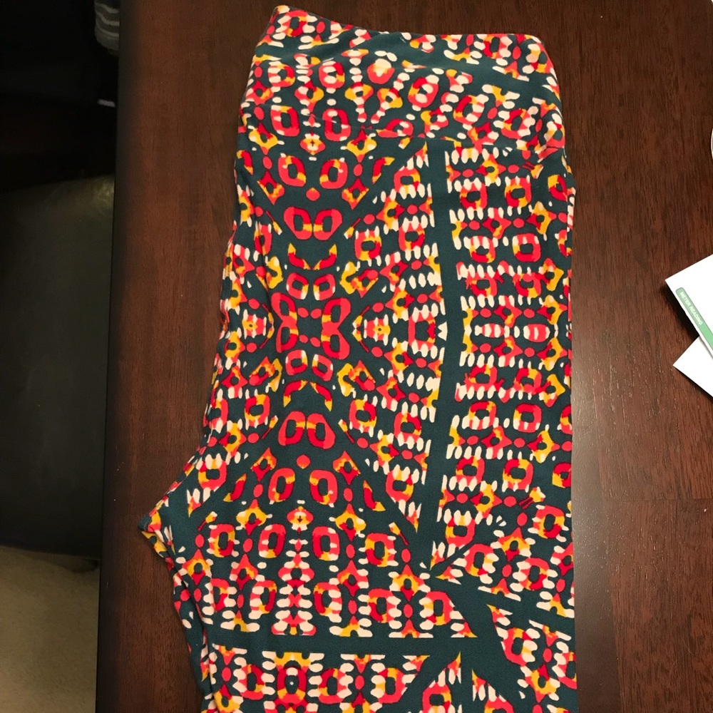 LuLaRoe Tall and Curvy Leggings
