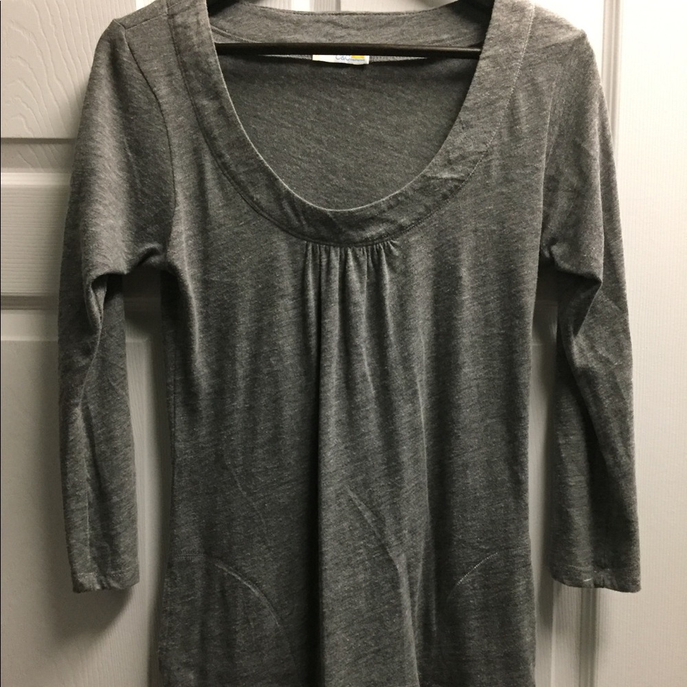 C &C knit shirt/sweatshirt, size M.