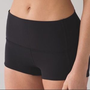 🍋Lululemon Simply Bare Shorts!