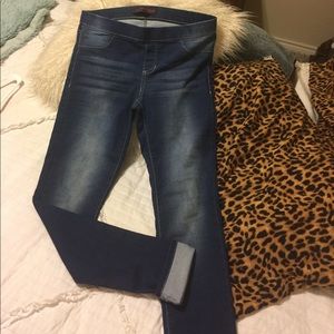 Soft distressed denim jeggings new without tags