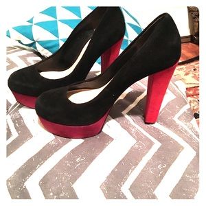 Guess color block pumps