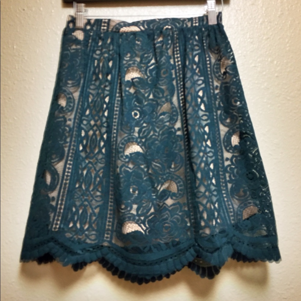 NWOT Green Lace Overlay skirt SZ small