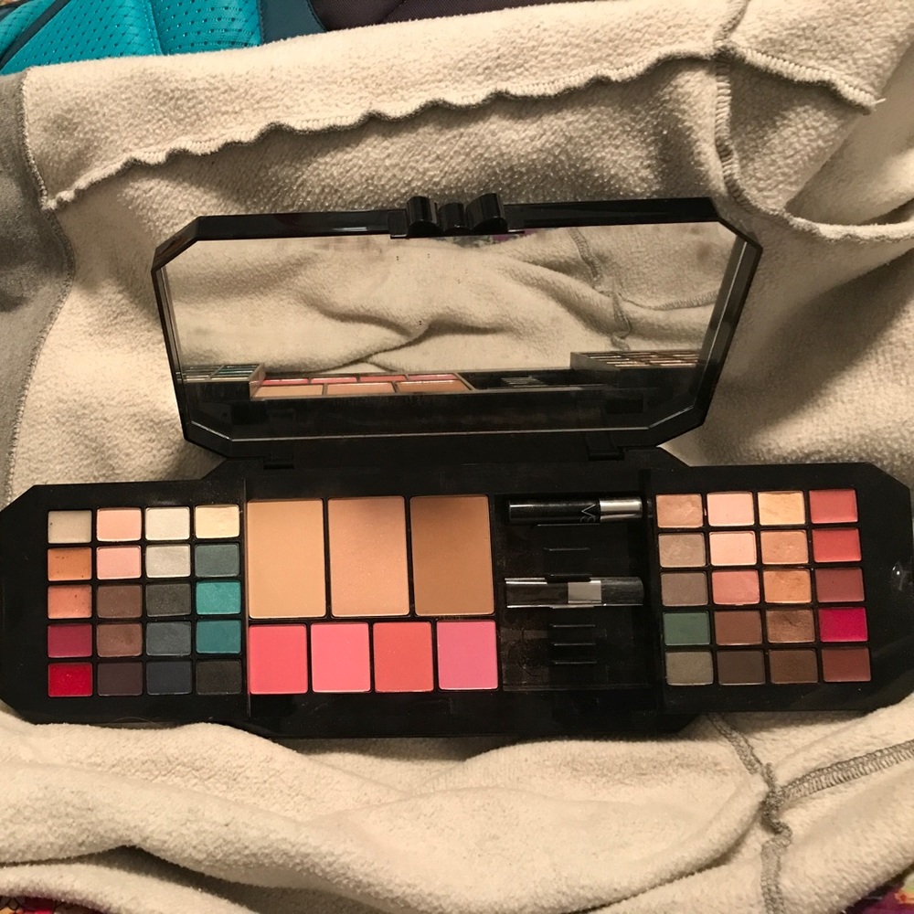 Makeup palette