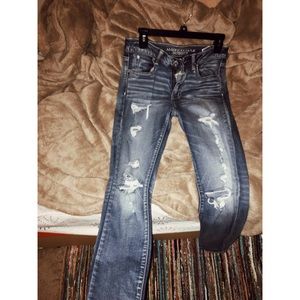 Super skinny high waisted destroyed jeans !